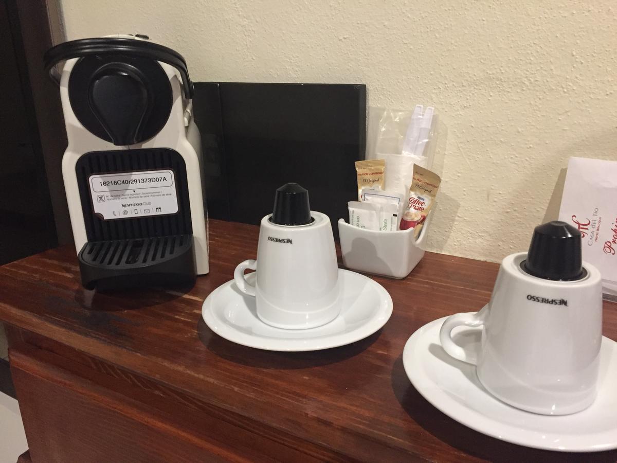 Casa Del Tio Hotel Boutique ซานมิเกล เด อาเญนเด ภายนอก รูปภาพ A Nespresso coffee machine in a hotel room