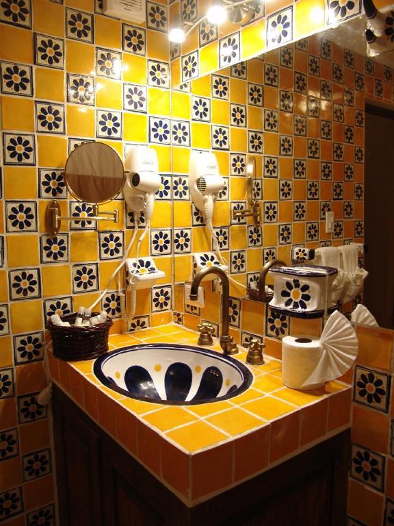 Casa Del Tio Hotel Boutique ซานมิเกล เด อาเญนเด ห้อง รูปภาพ Bathroom in Morocco